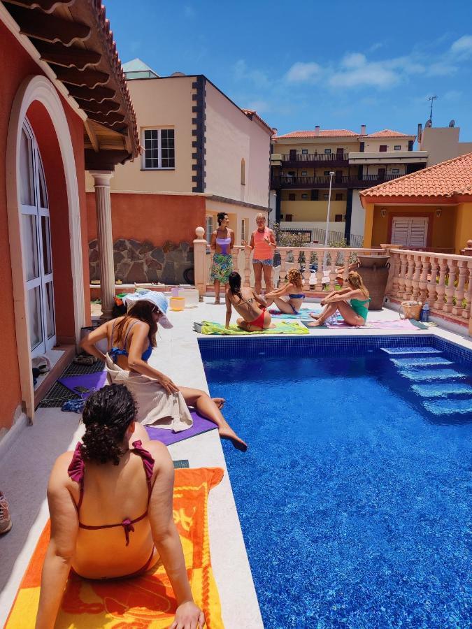Duque Nest Hostel Адехе Экстерьер фото