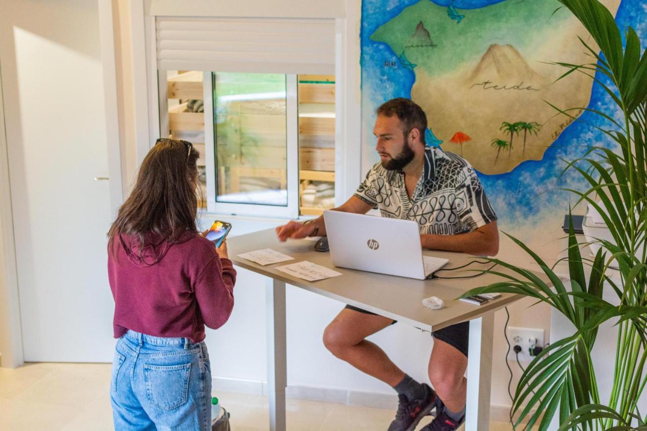 Duque Nest Hostel Адехе Экстерьер фото