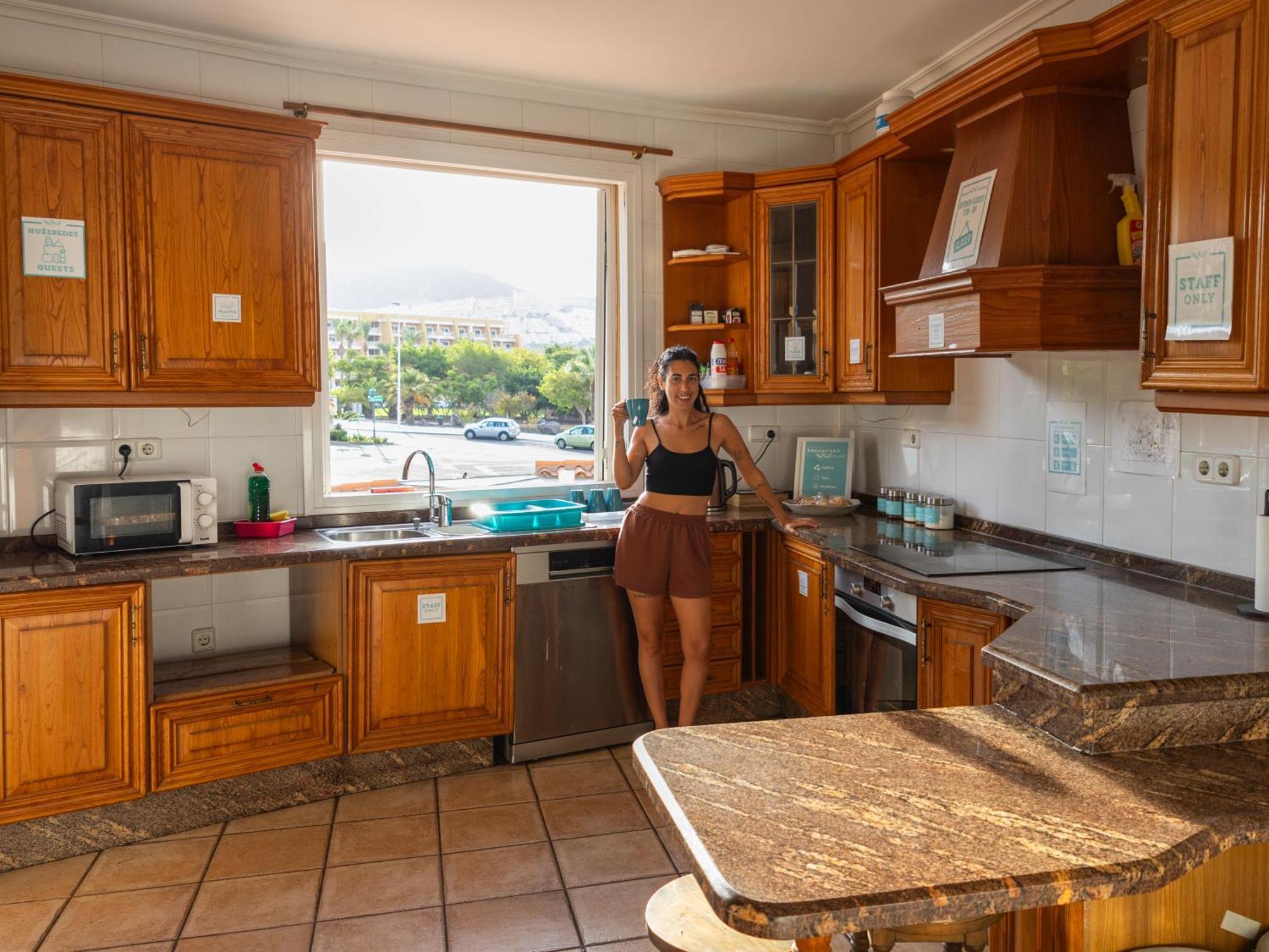 Duque Nest Hostel Адехе Экстерьер фото