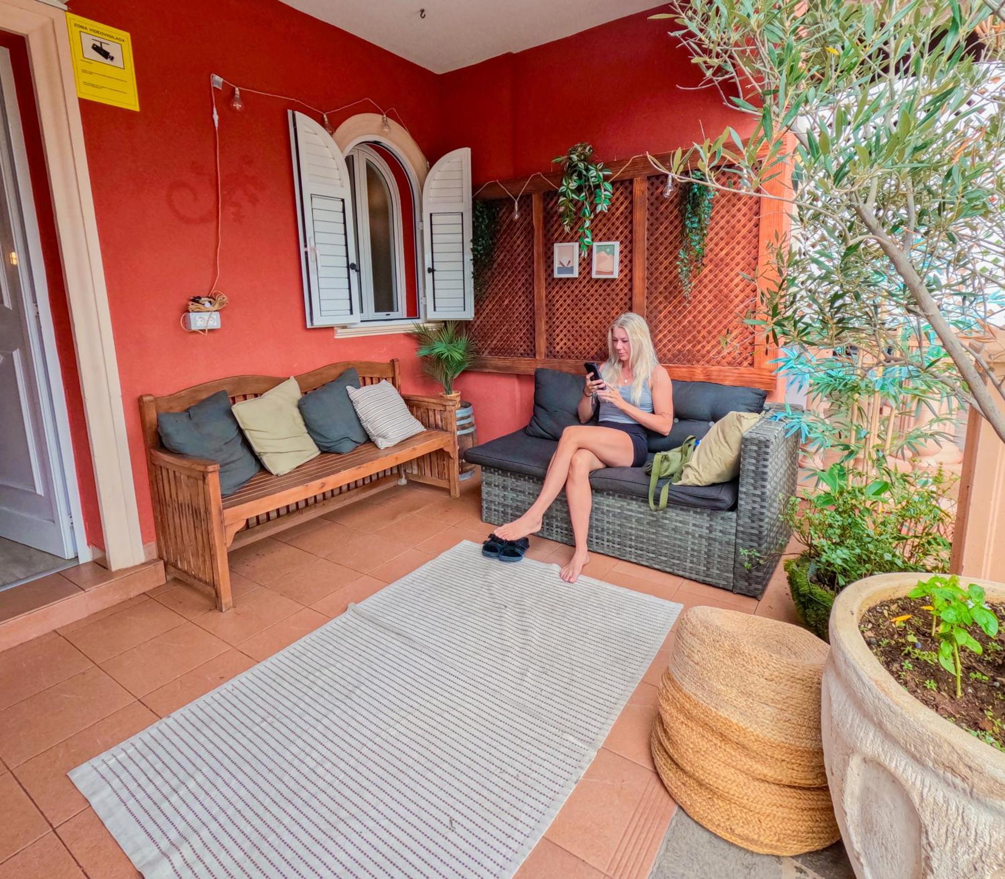 Duque Nest Hostel Адехе Экстерьер фото