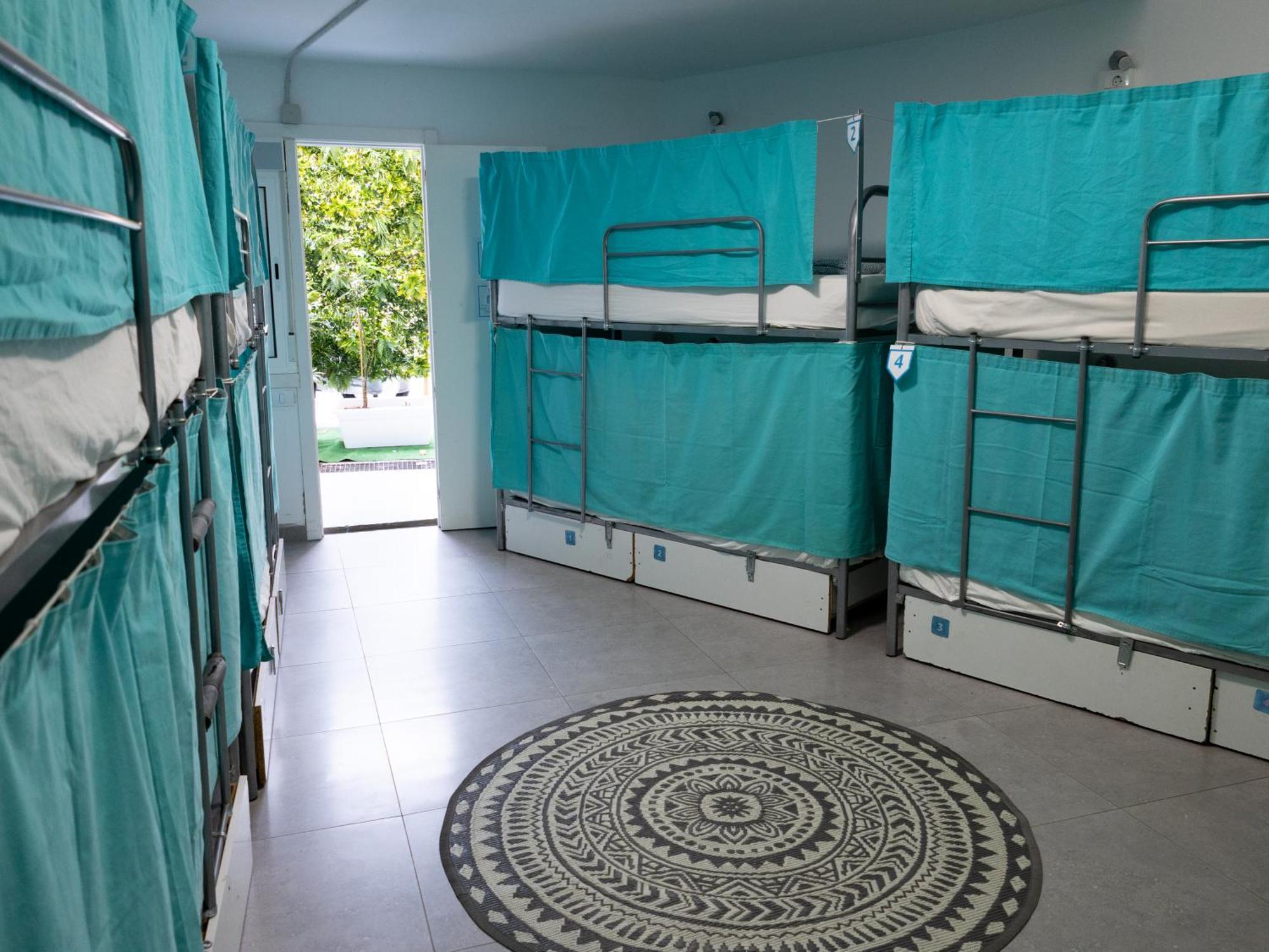 Duque Nest Hostel Адехе Экстерьер фото