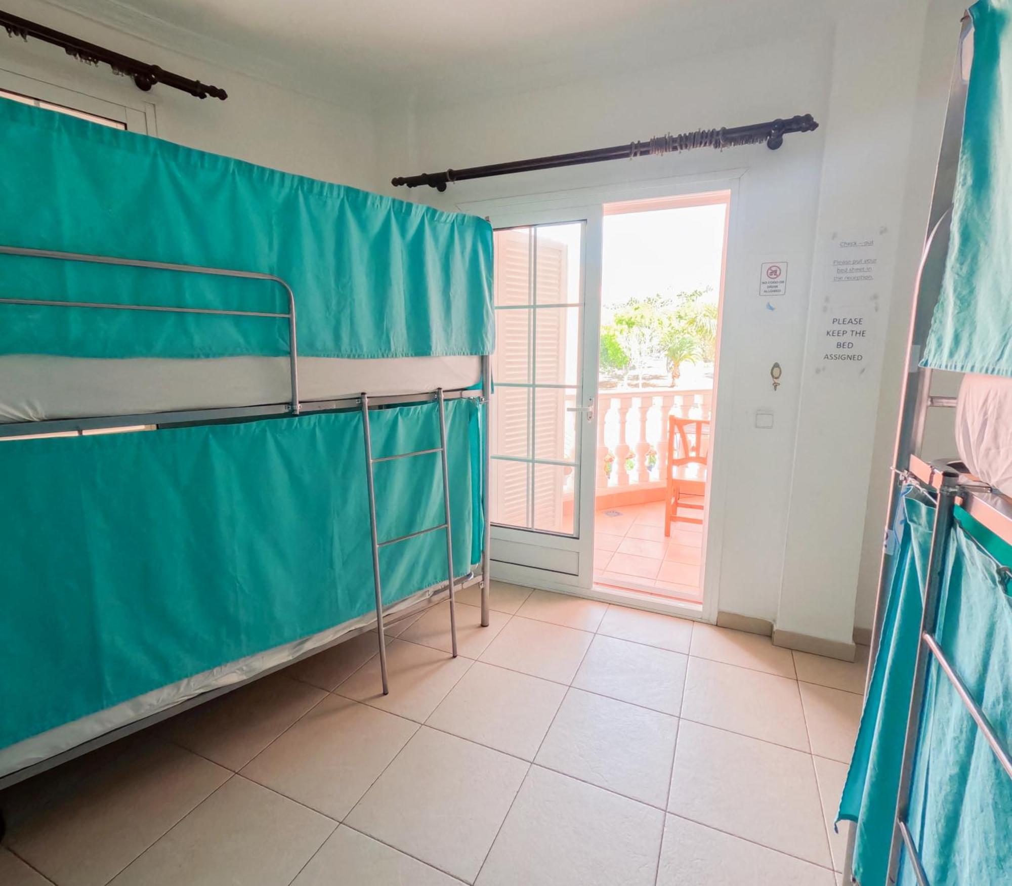 Duque Nest Hostel Адехе Экстерьер фото