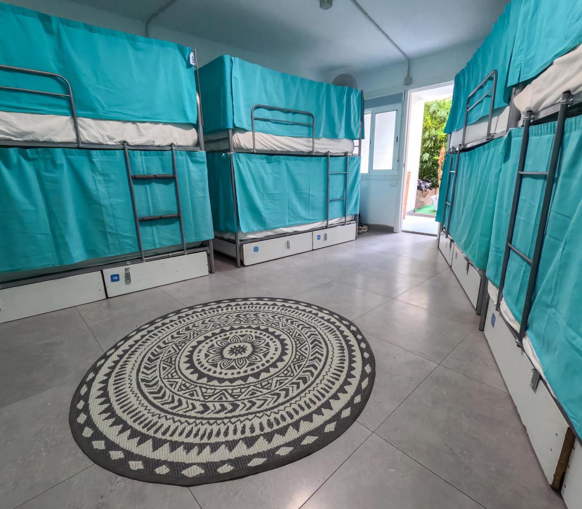 Duque Nest Hostel Адехе Экстерьер фото